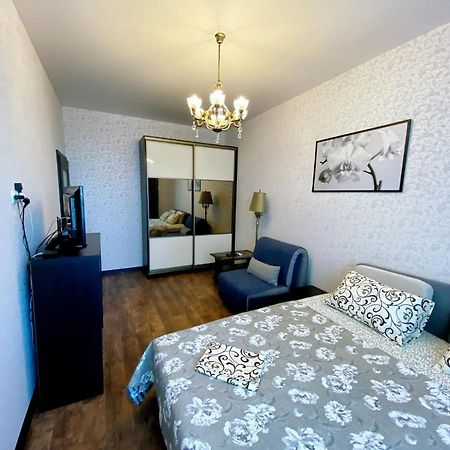 Italian Boulevard Modern Apartment Odesa Exterior photo