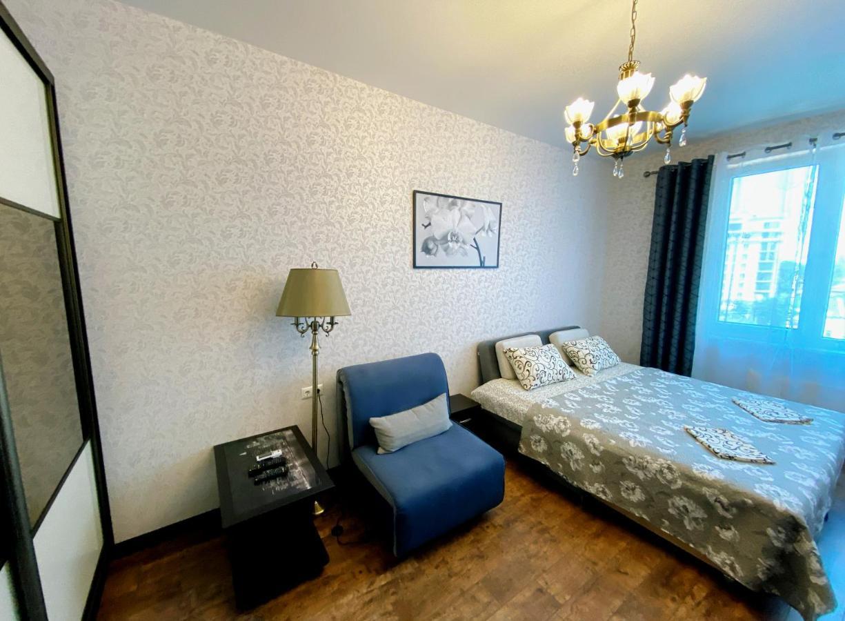 Italian Boulevard Modern Apartment Odesa Exterior photo