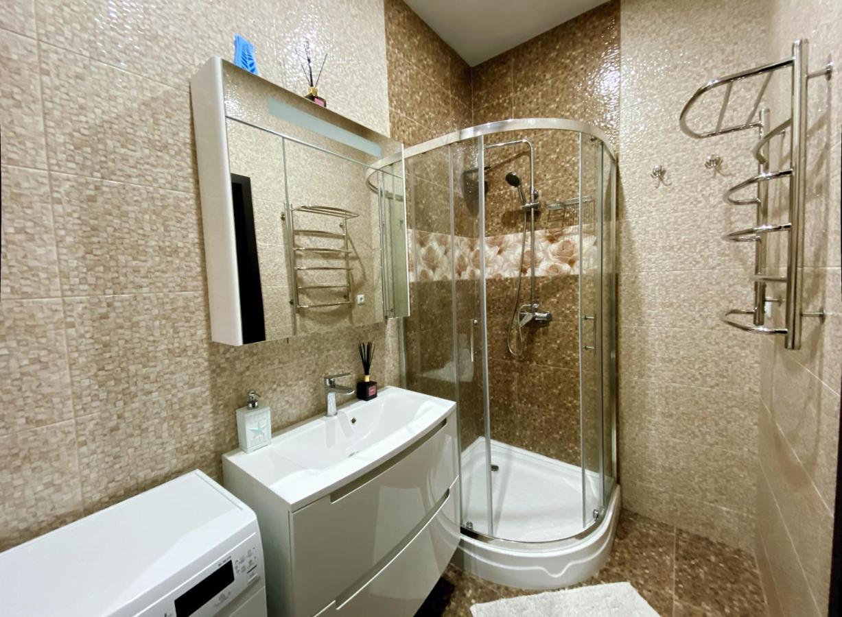 Italian Boulevard Modern Apartment Odesa Exterior photo